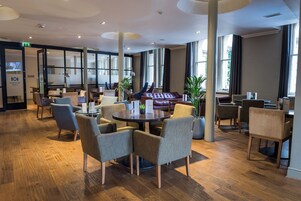 Breakfast, lunch, dinner served; British cuisine 