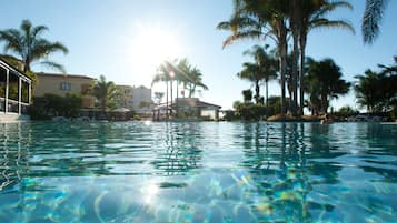 2 indoor pools, 2 outdoor pools