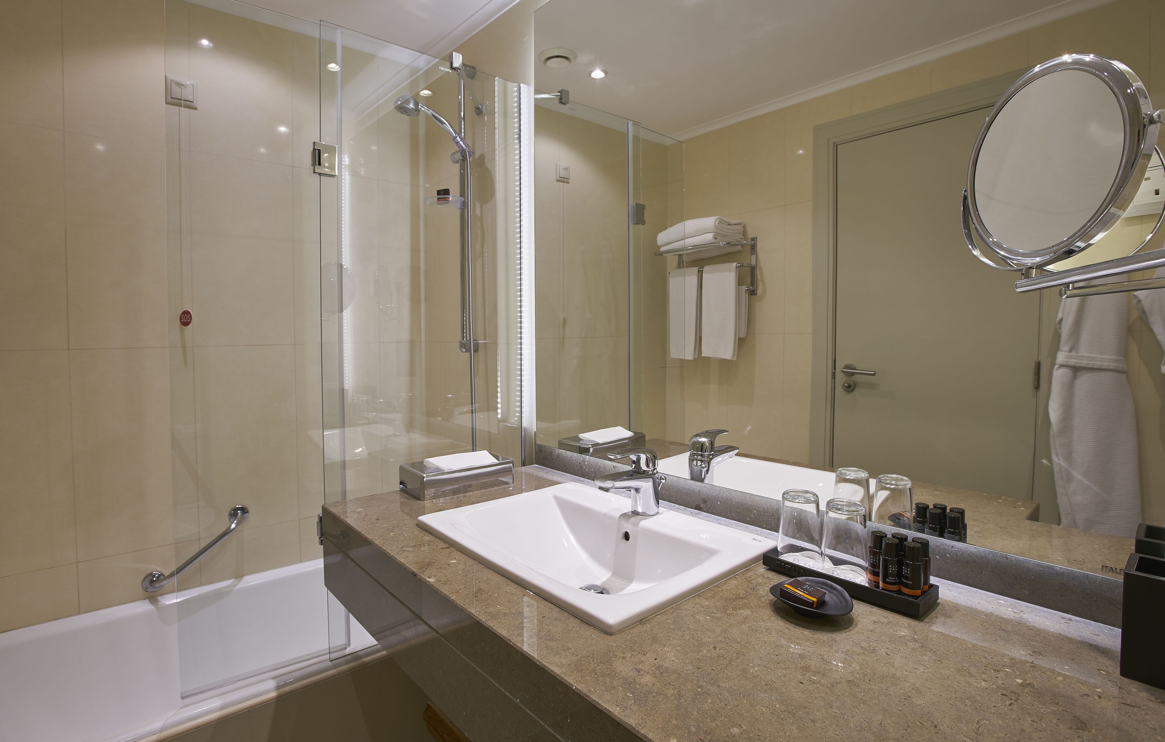 1 bedroom, in-room safe, desk, blackout curtains