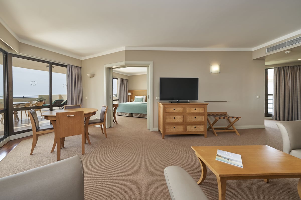 Suite | 1 bedroom, hypo-allergenic bedding, in-room safe, desk