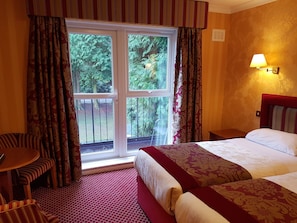 Superior Twin Room | Premium bedding, in-room safe, desk, iron/ironing board