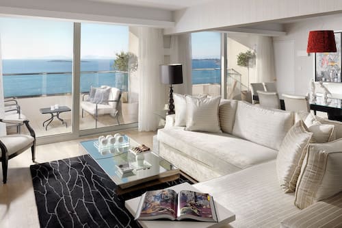 Suite presidencial | Ropa de cama de alta calidad y minibar