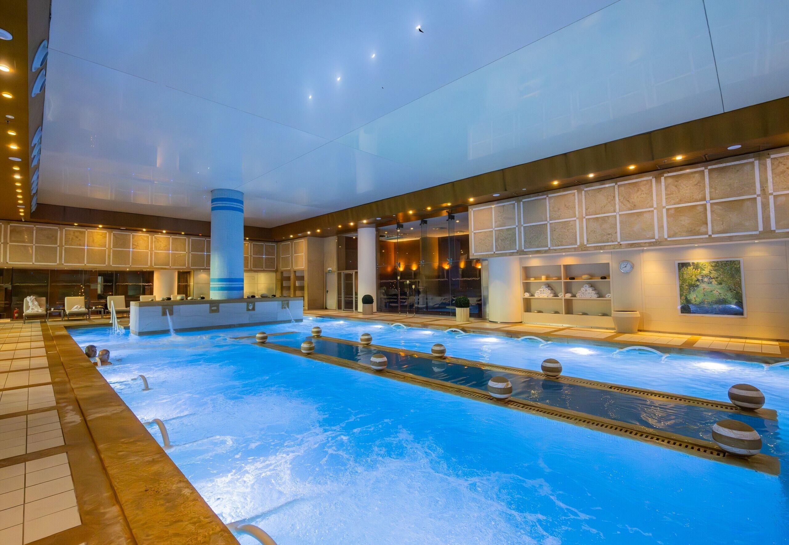 Couples treatment room(s), sauna, hot tub, Turkish bath/hammam