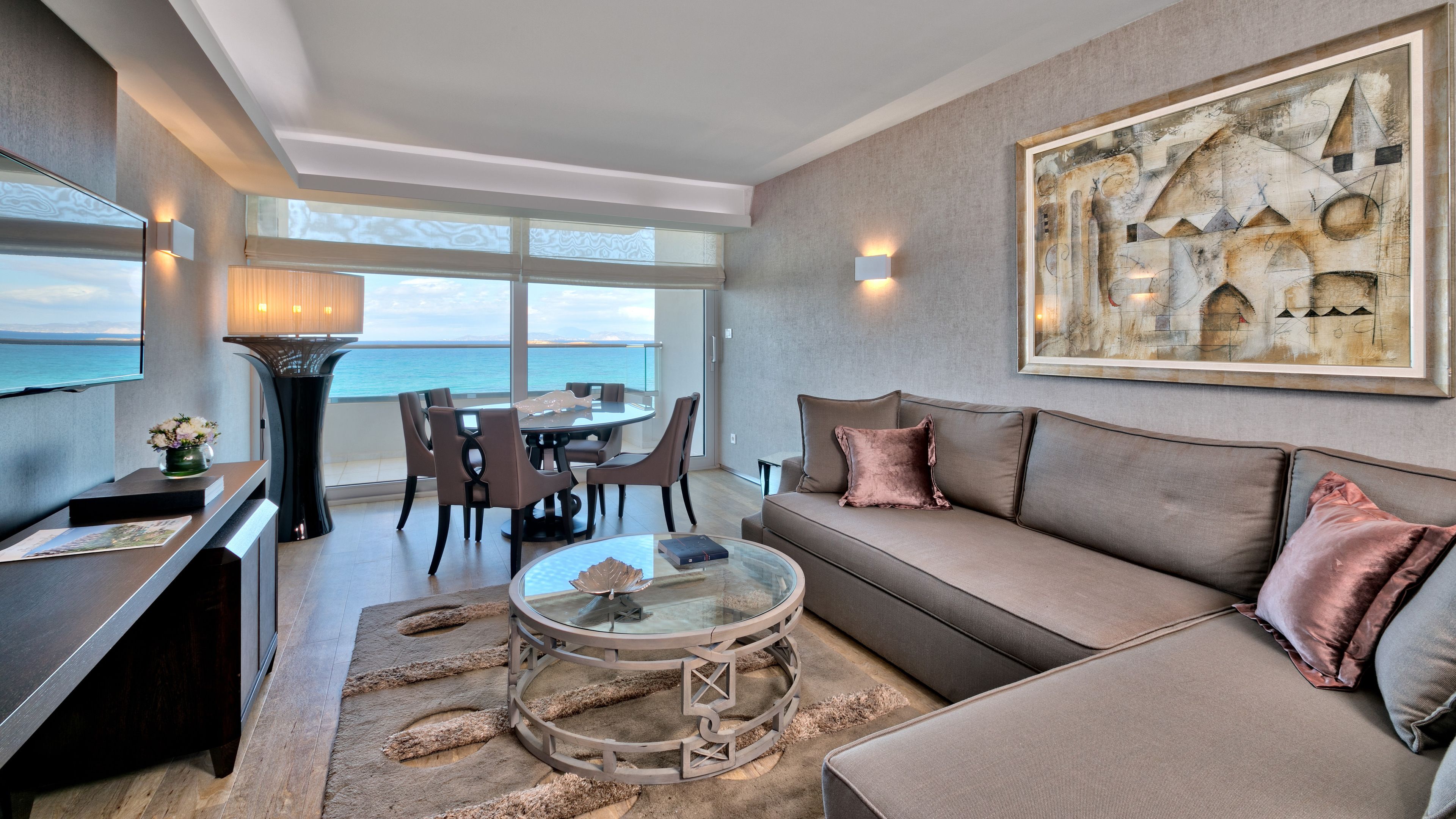 deluxe suite, sea view | 1 bedroom, premium bedding, minibar, in-room safe