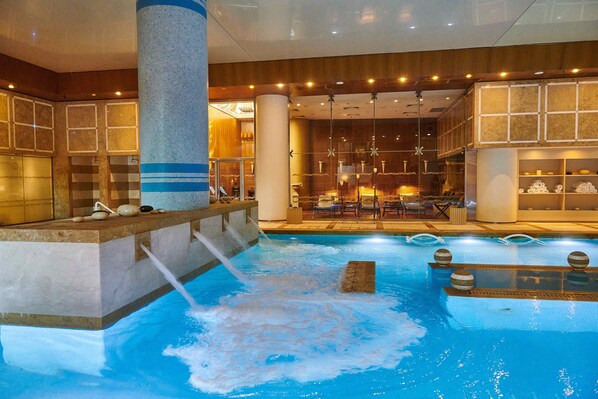 Couples treatment rooms, sauna, hot tub, Turkish bath, body treatments