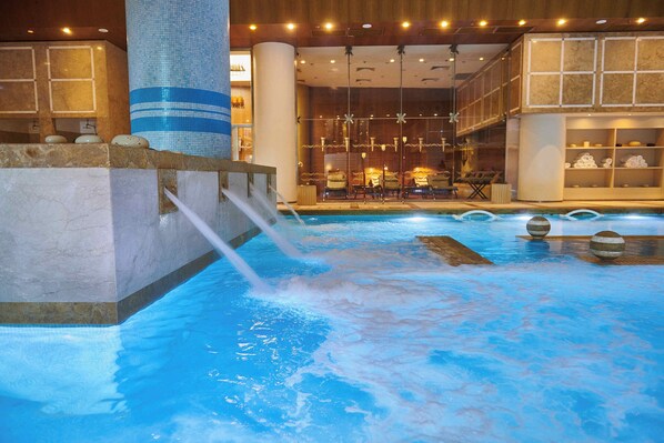 Couples treatment rooms, sauna, hot tub, Turkish bath, body treatments