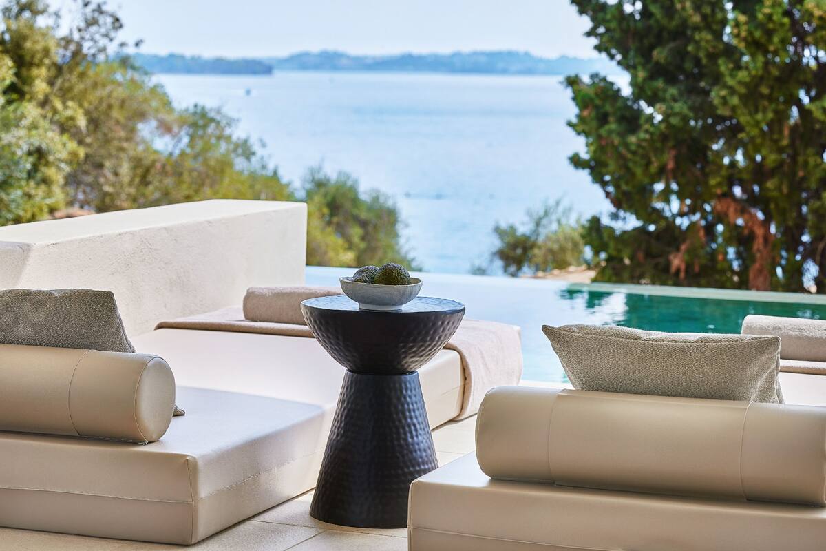 Swim Up Family Bungalow Open Plan | Premium bedding, minibar, in-room safe, blackout drapes