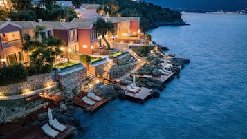 2 Bedroom Roc Villa Private Pool Waterfront Sea Deck | 2 bedrooms, premium bedding, minibar, in-room safe