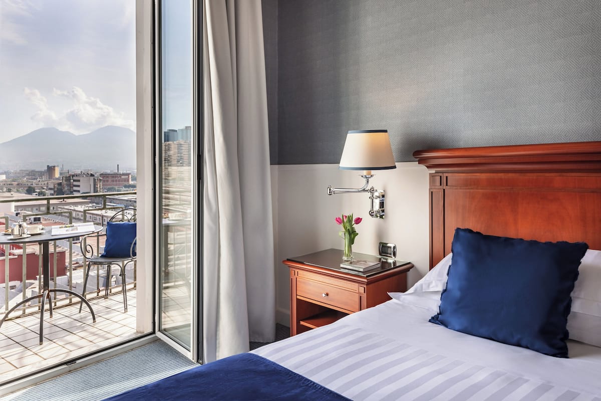 1 bedroom, premium bedding, minibar, in-room safe