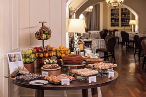 Buffet déjeuner (14 EUR par personne)