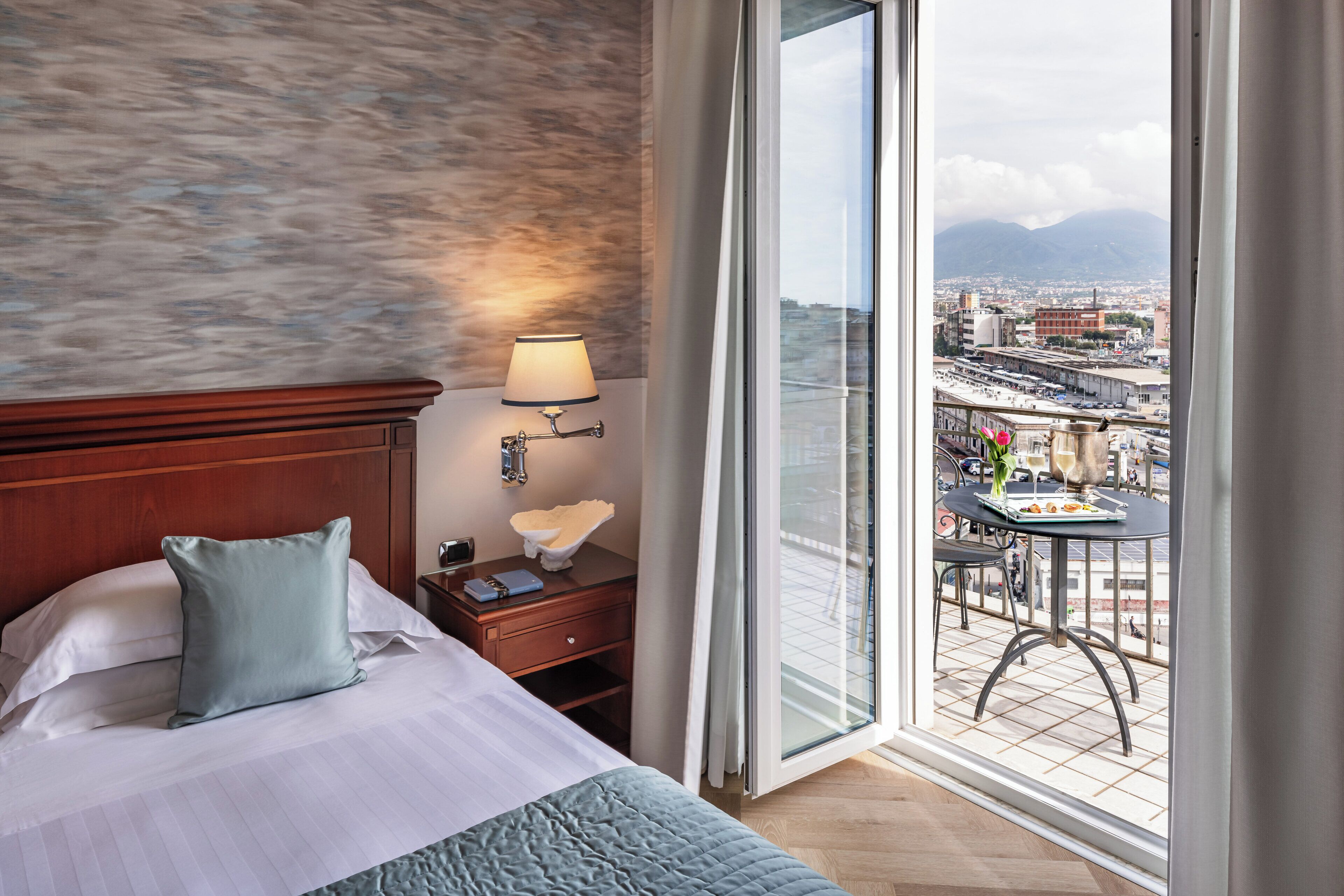 suite | premium bedding, minibar, in-room safe, desk