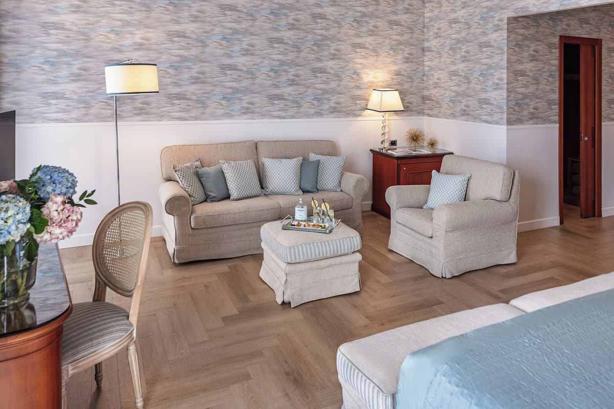 1 bedroom, premium bedding, minibar, in-room safe