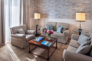 Suite | Premium bedding, minibar, in-room safe, desk - Starhotels Terminus (Naples)