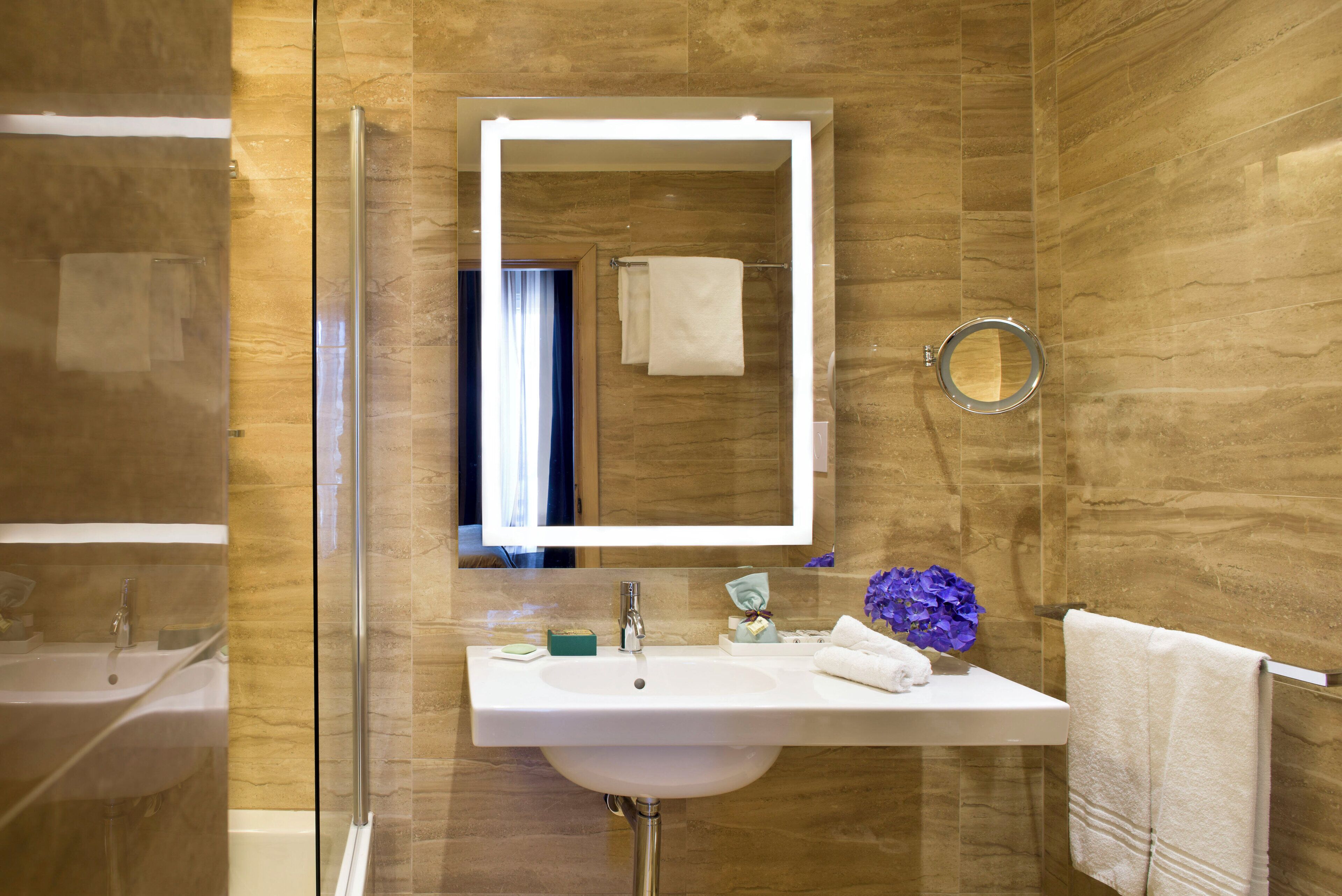 shower, free toiletries, hair dryer, bidet