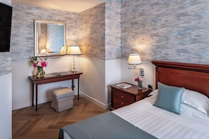 Suite | 1 bedroom, premium bedding, minibar, in-room safe