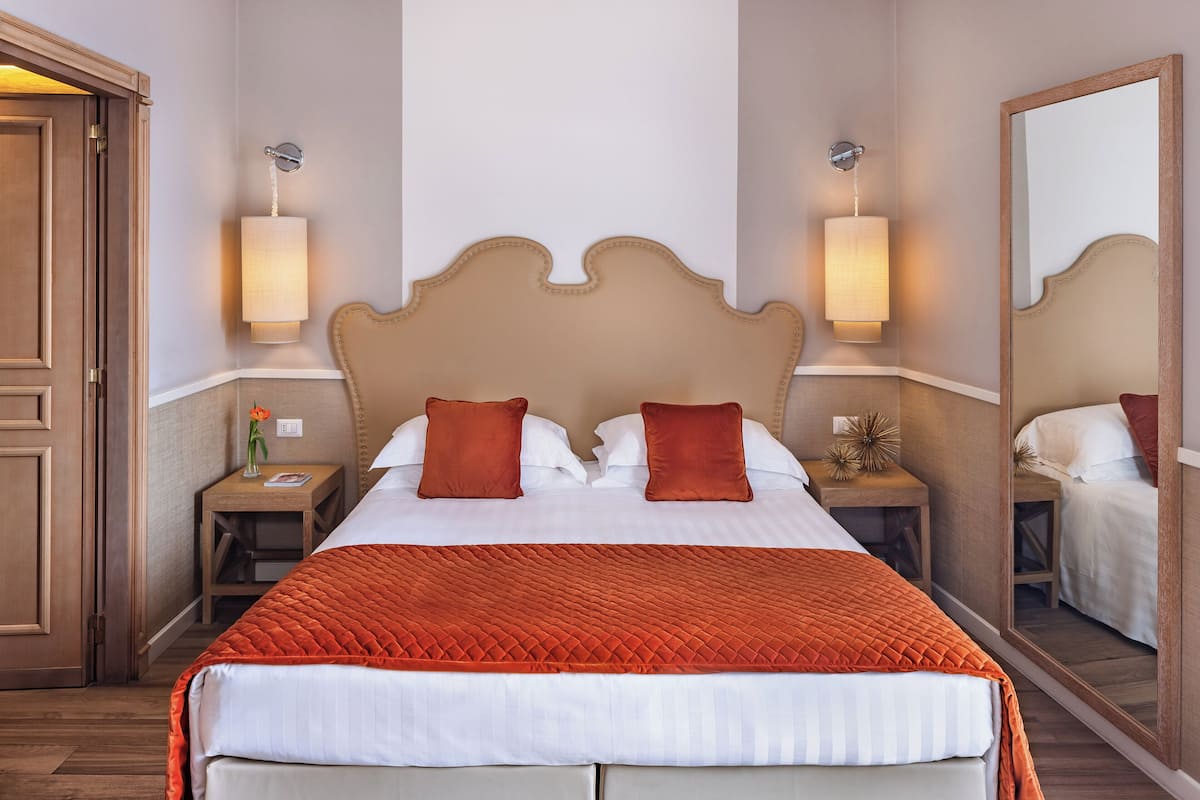 Room, Connecting Rooms | 1 bedroom, premium bedding, minibar, in-room safe