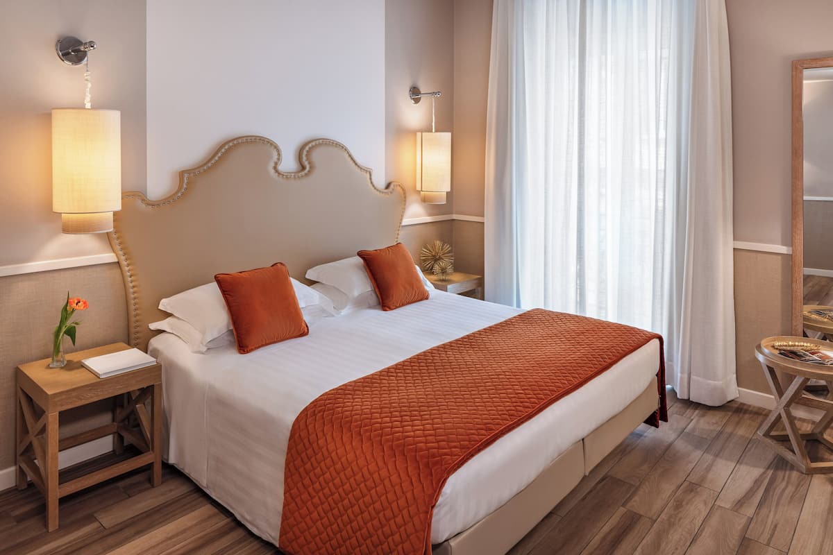 Deluxe Room | 1 bedroom, premium bedding, minibar, in-room safe