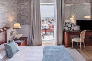 Ropa de cama de alta calidad y minibar 