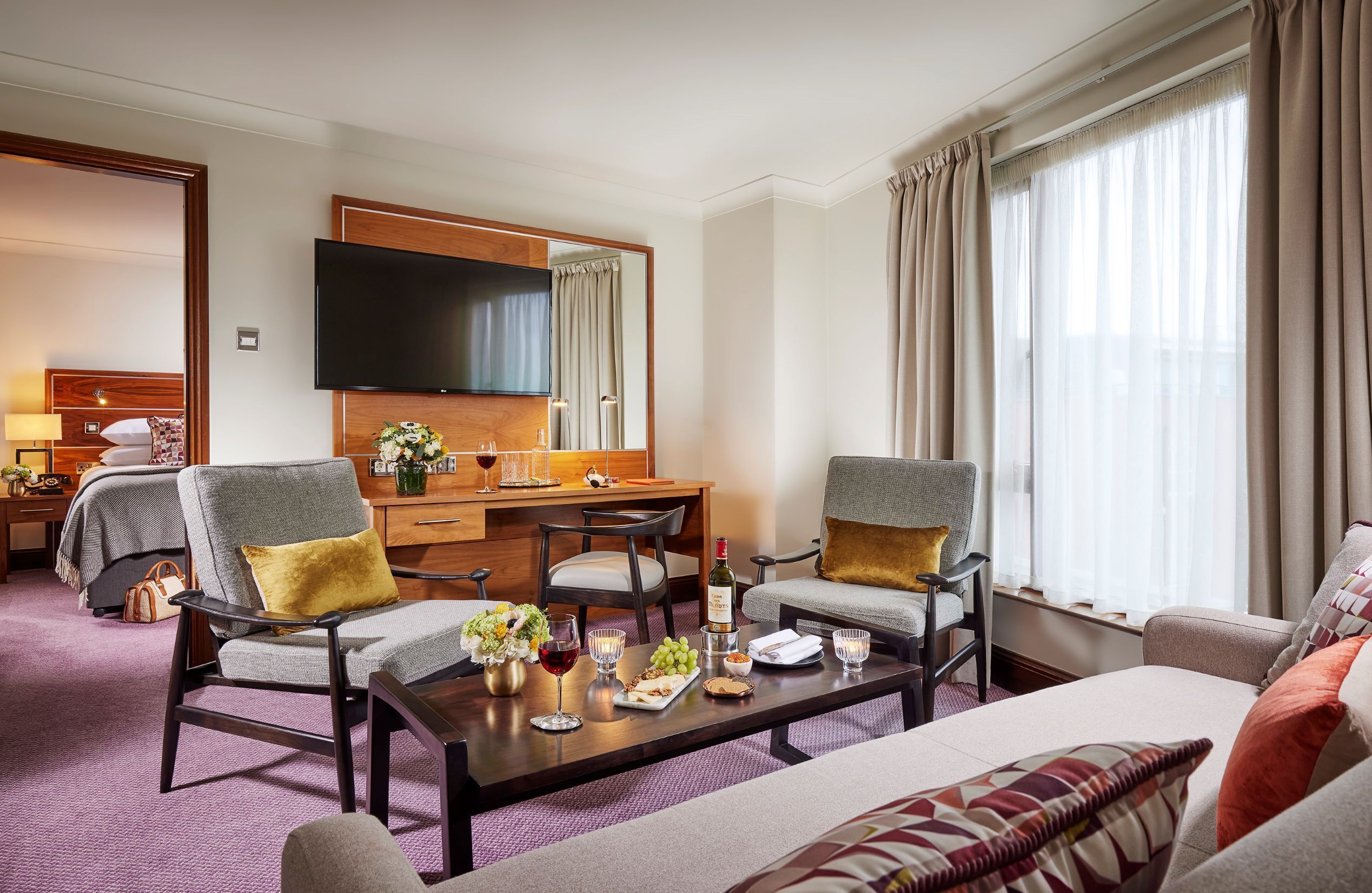 family room | premium bedding, in-room safe, desk, laptop workspace