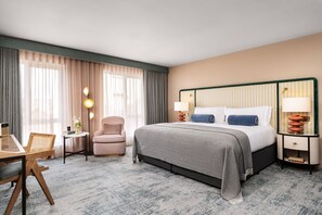 Executive Room | Premium bedding, in-room safe, desk, laptop workspace