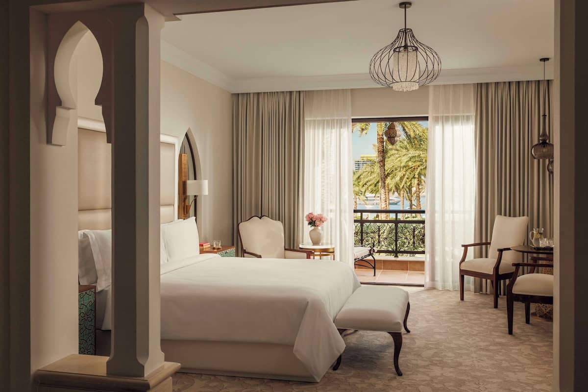 Ropa de cama de alta calidad y minibar