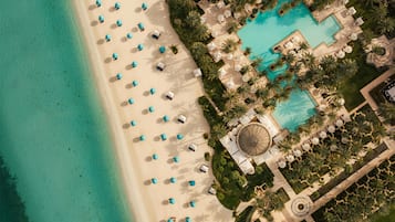 4 outdoor pools, free pool cabanas, pool umbrellas