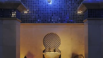 Couples treatment room(s), sauna, hot tub, steam room