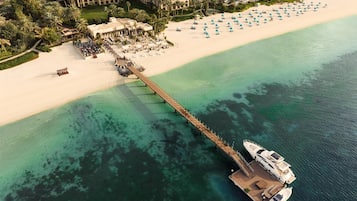 Privatstrand, Cabañas (gegen Gebühr), Liegestühle, Sonnenschirme