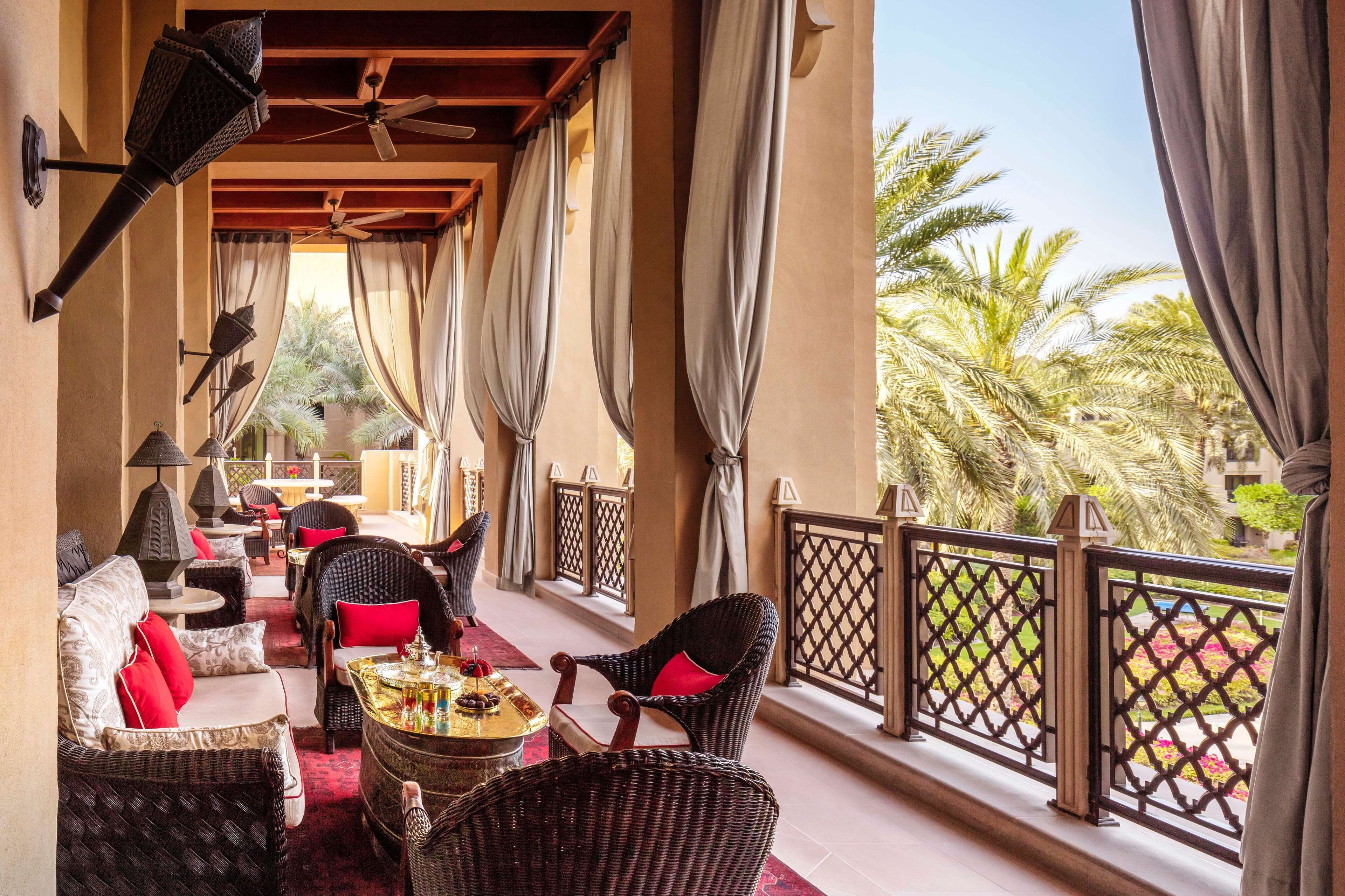 4 bars/lounges, 2 poolside bars, 2 beach bars