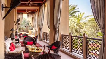 4 bars/lounges, 2 poolside bars, 2 beach bars