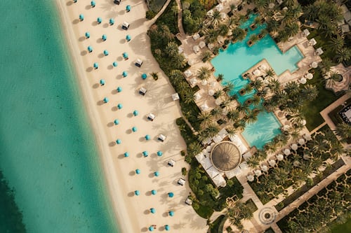 4 outdoor pools, free cabanas, pool umbrellas