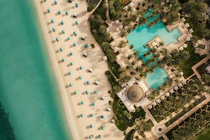 4 개의 야외 수영장, 무료 카바나, 수영장 파라솔