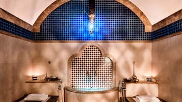 Salas de tratamiento para parejas, sauna y tina de hidromasaje