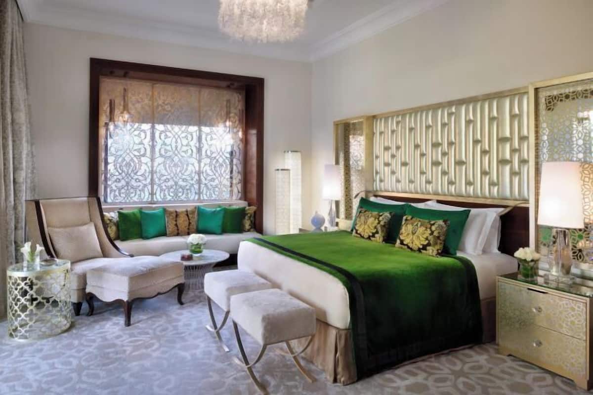 Frette Italian sheets, premium bedding, down comforters, minibar