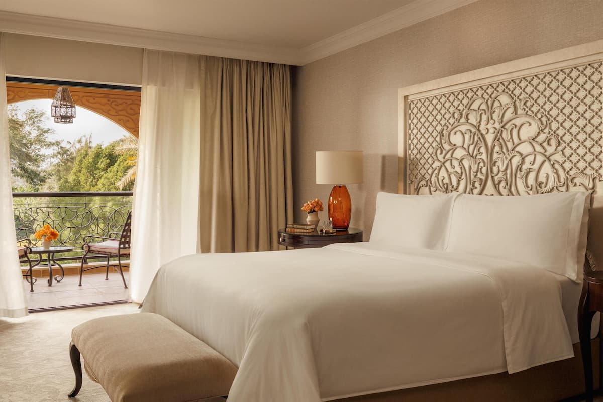 Italiaanse Frette-lakens, luxe beddengoed, donsdekens, een minibar