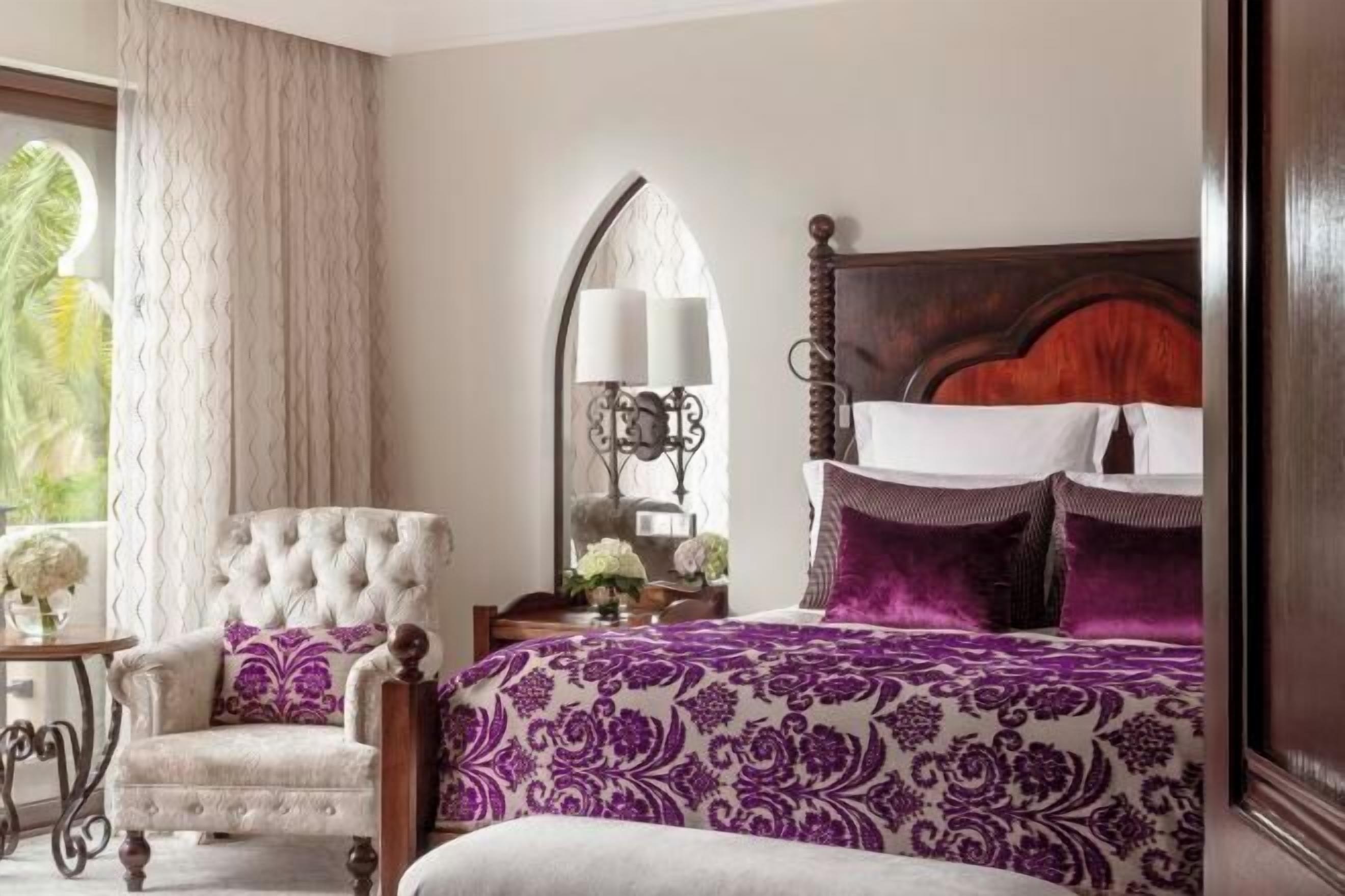 Frette Italian sheets, premium bedding, down duvets, minibar