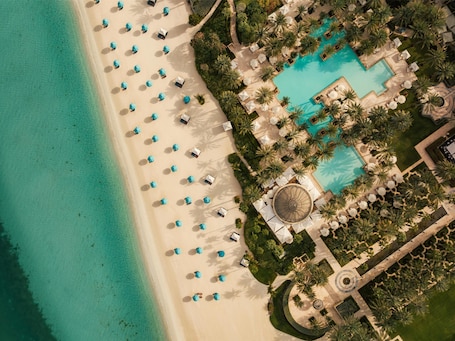 4 outdoor pools, free cabanas, pool umbrellas. One&Only Royal Mirage