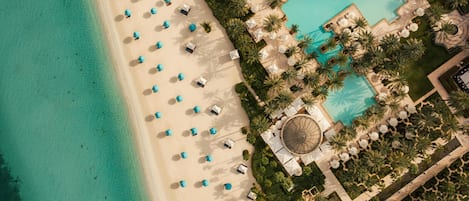 4 outdoor pools, free cabanas, pool umbrellas