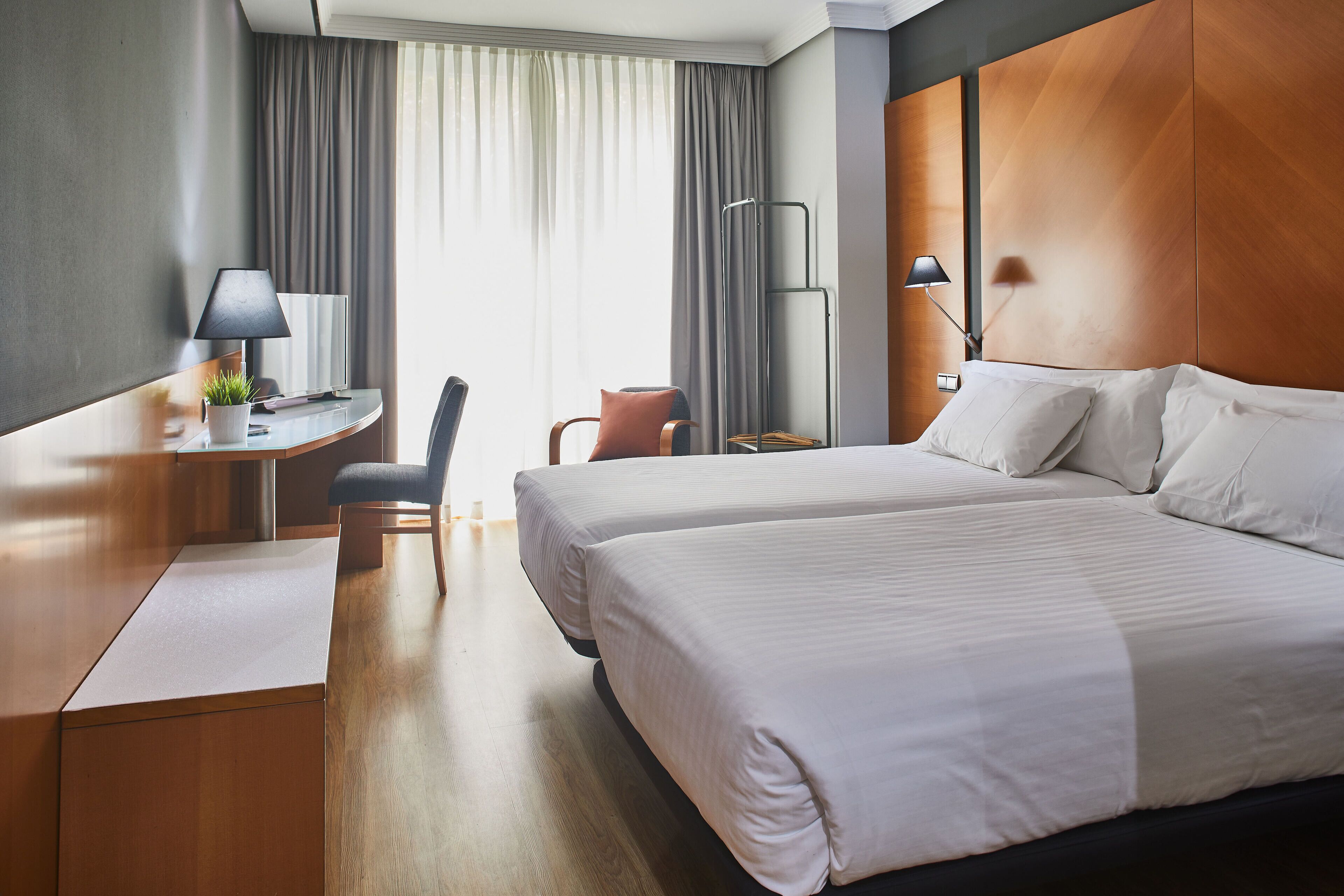 standard room | 1 bedroom, premium bedding, minibar, in-room safe
