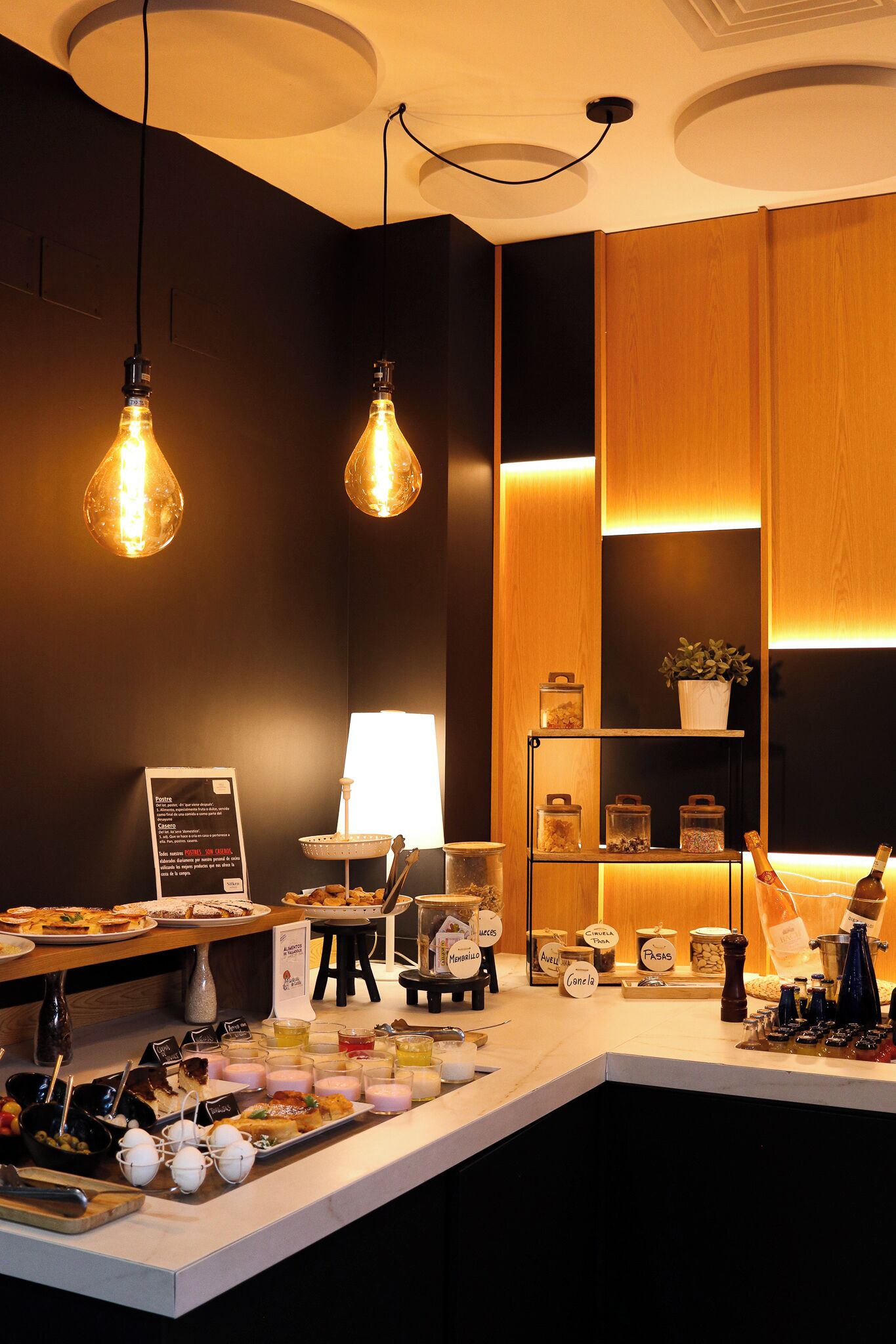 Daily full breakfast (EUR 15.5 per person)