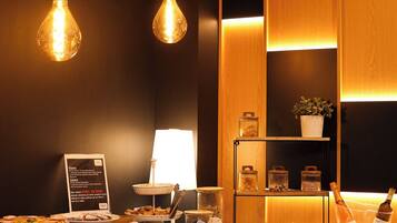 Daily full breakfast (EUR 15.5 per person)