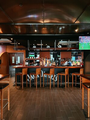 3 bars/lounges, swim-up bar, poolside bar
