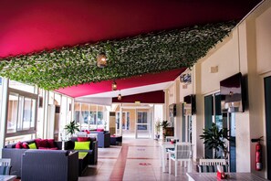 2 Restaurants, Frühstück, Mittagessen, Abendessen, internationale Küche