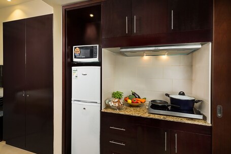 Metropolitan Al Mafraq Hotel - Image 38