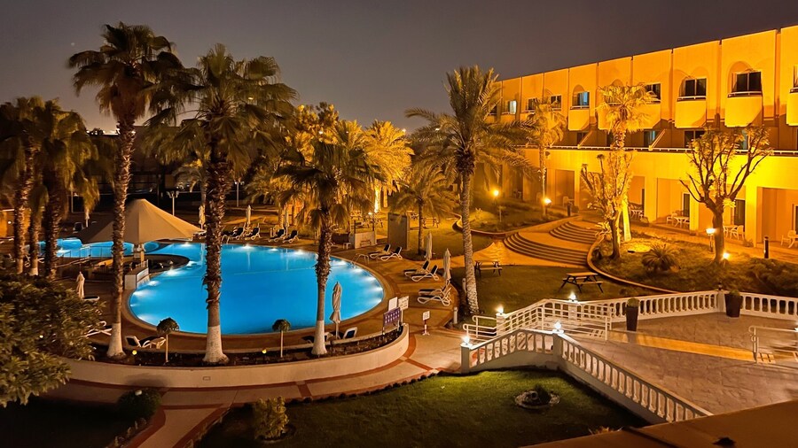 Metropolitan Al Mafraq Hotel