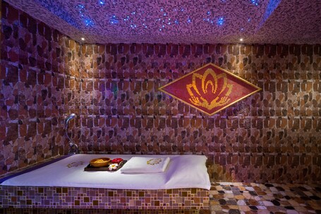 Metropolitan Al Mafraq Hotel - Image 4