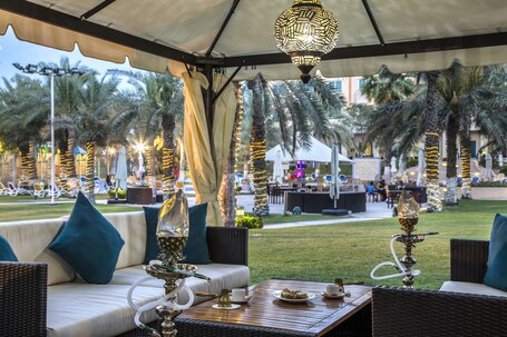 Metropolitan Al Mafraq Hotel - Image 7