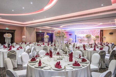 Metropolitan Al Mafraq Hotel - Image 16