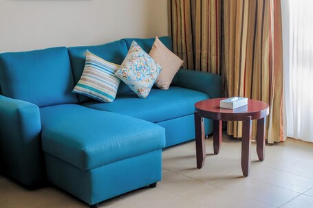 Metropolitan Al Mafraq Hotel - Image 26