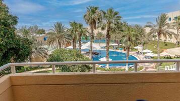 DELUXE KING POOL VIEW | Balcony